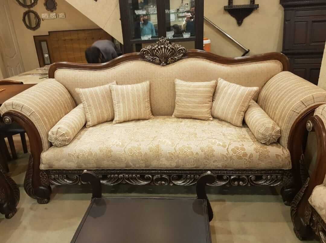 Traditional Sofa Set