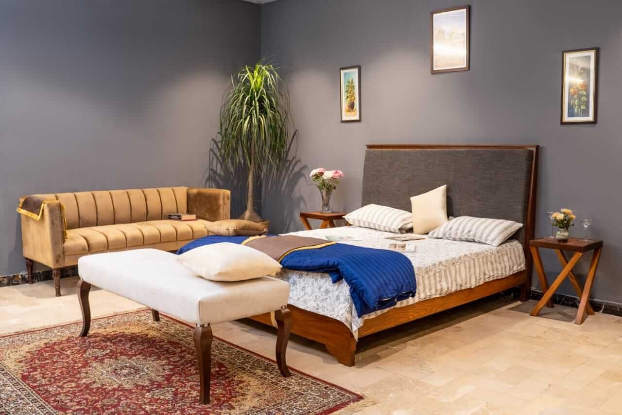 Smart and Simple Design Bed Set