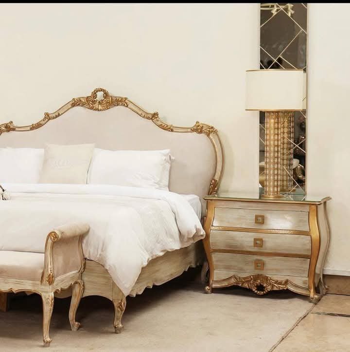 Elegant Dream Wooden Bed Set