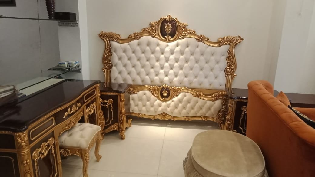 Italiano Tufted Bed Set
